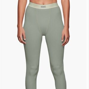 SKIMS Ribbed Leggings – Sage Green – Size M